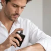 چرا مالیدن مچ دست بعد از عطر زدن اشتباه است؟